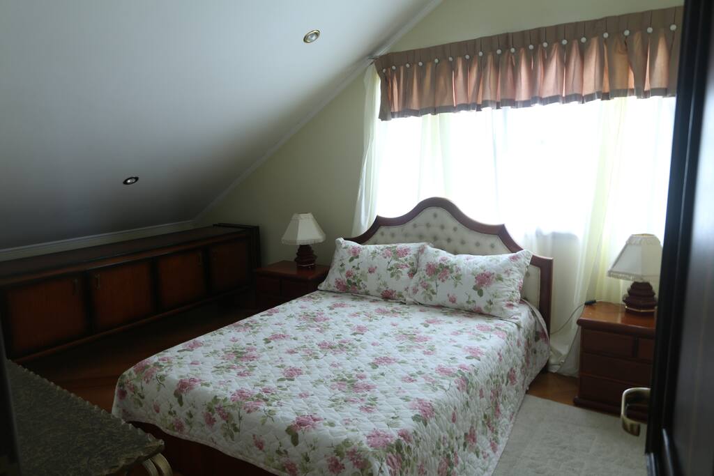 Quarto 1 - 1 cama casal - segundo andar