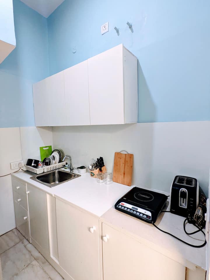 Couple-friendly Studio Apartment In Jangpura Extn - New Delhi