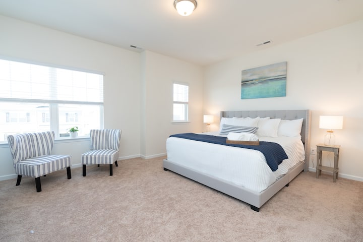 Owner's Suite with King Size Tempur-pedic Mattress. Walk-in closet, sitting area, large private bathroom. 