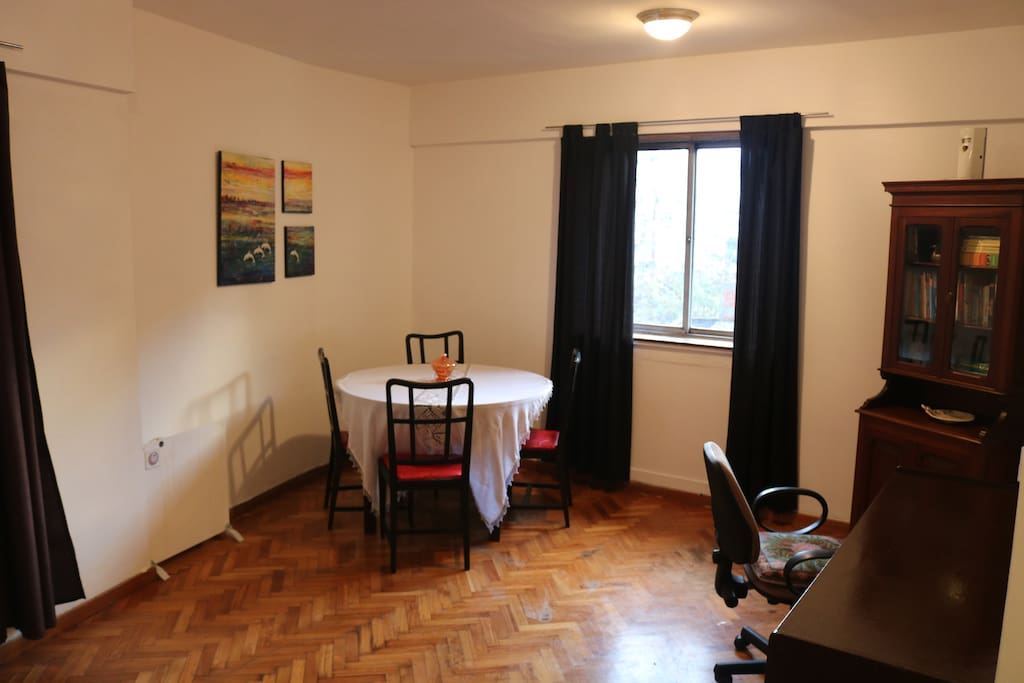 Comedor con Panel Caloventor.