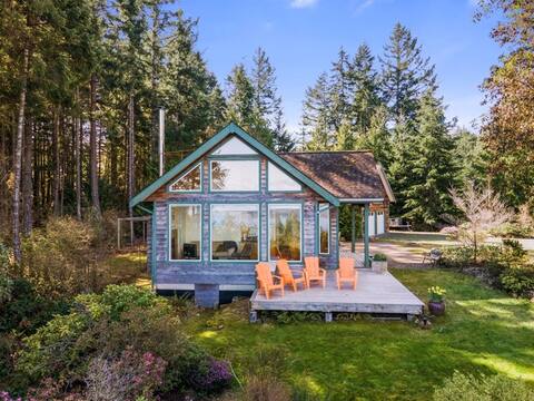 Forest Cottage & Sauna w/ Ocean & Mountain Views