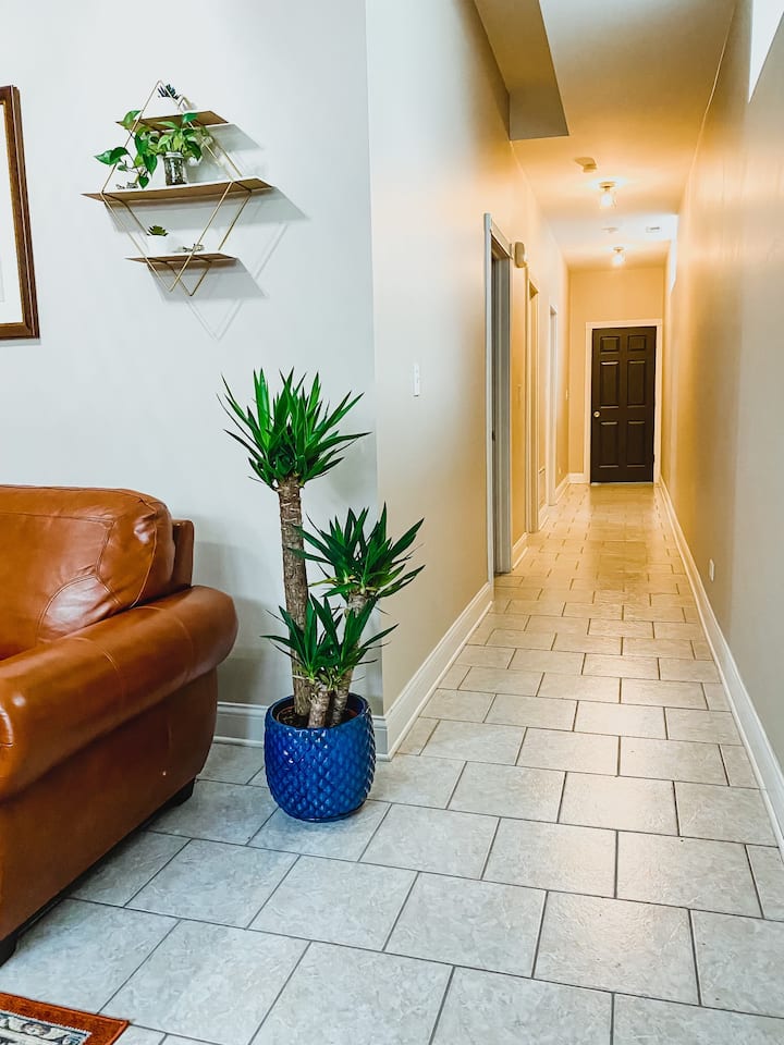 Spacious Garden Unit • Private Entry + Parking - Chicago, IL