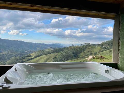 Paradise in the Mountains, Araucária cabin
