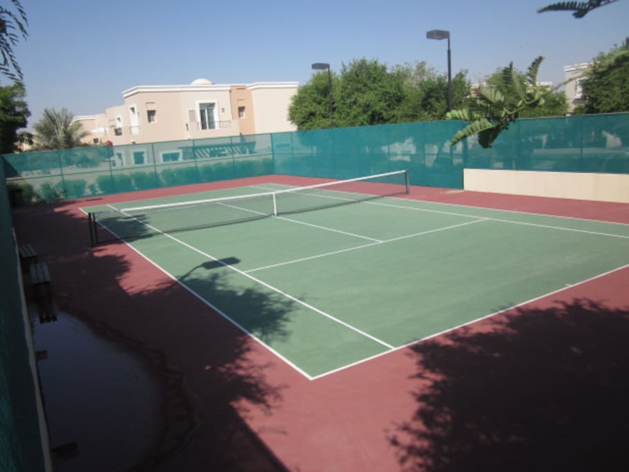 Shared tennis courts, online booking.