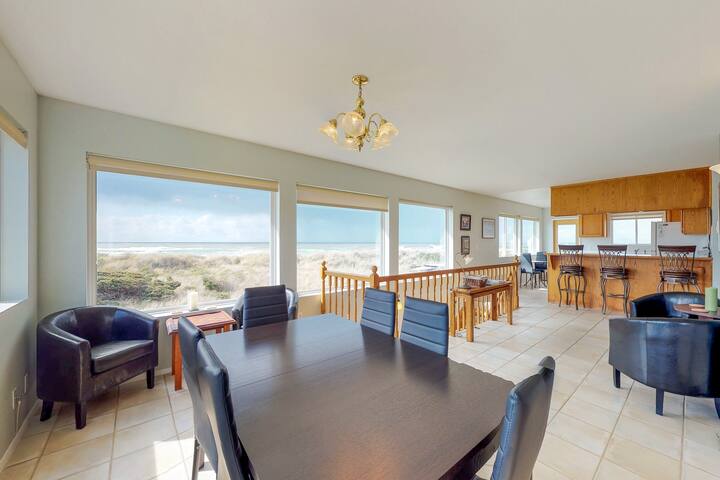 Oceanfront, dog-friendly home w/ spectacular views! Only a block from the beach!