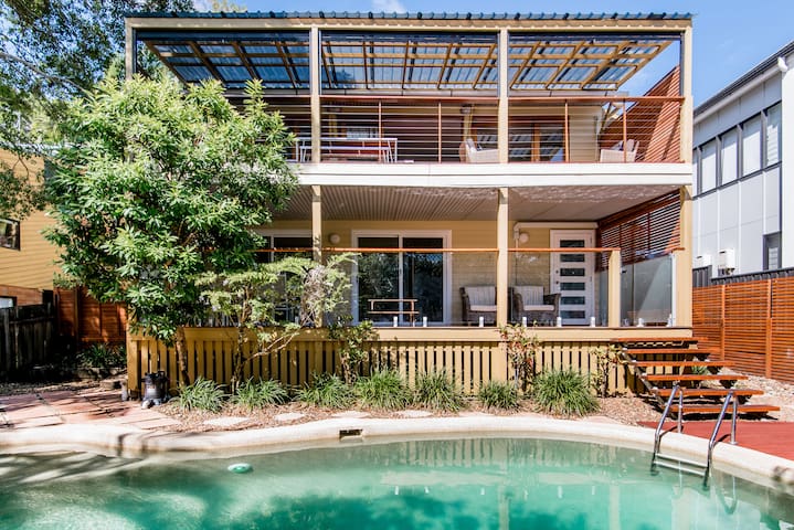 Spacious Beachhouse-Where the Forest Meets the Sea