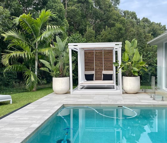 “The Bach Noosa Family Retreat”