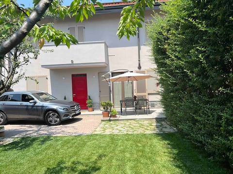 Villa with garden in central area