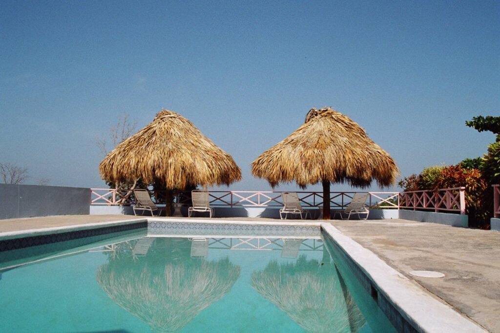 30' FRESH WATER POOL