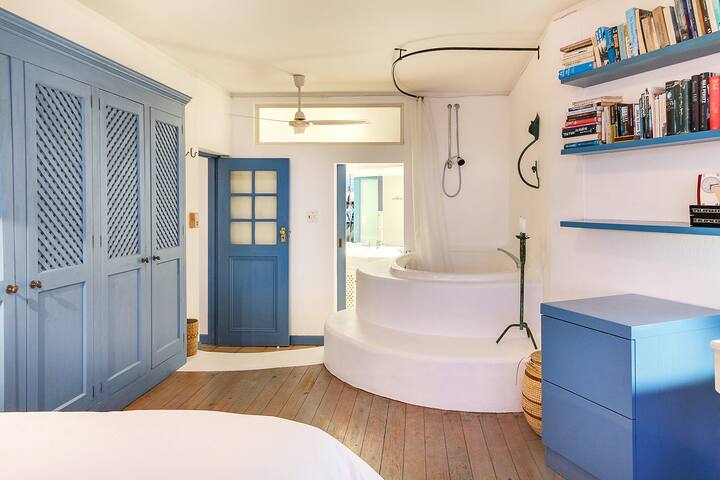 Light and Bright in Bantry Bay gallery image 5