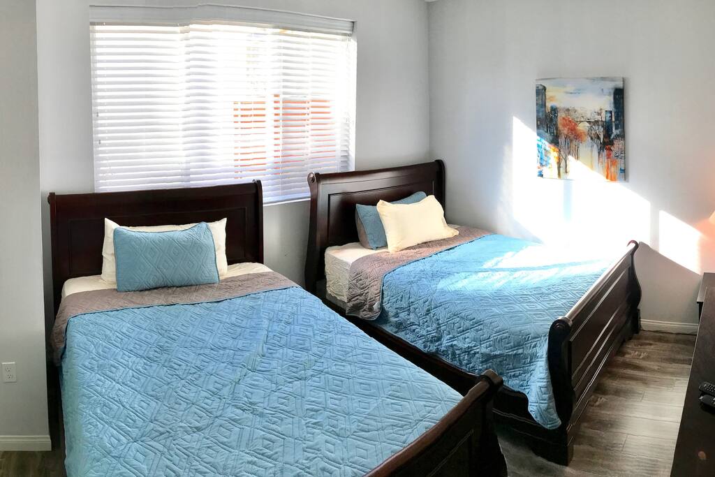 Clean and comfortable 2nd bedroom.