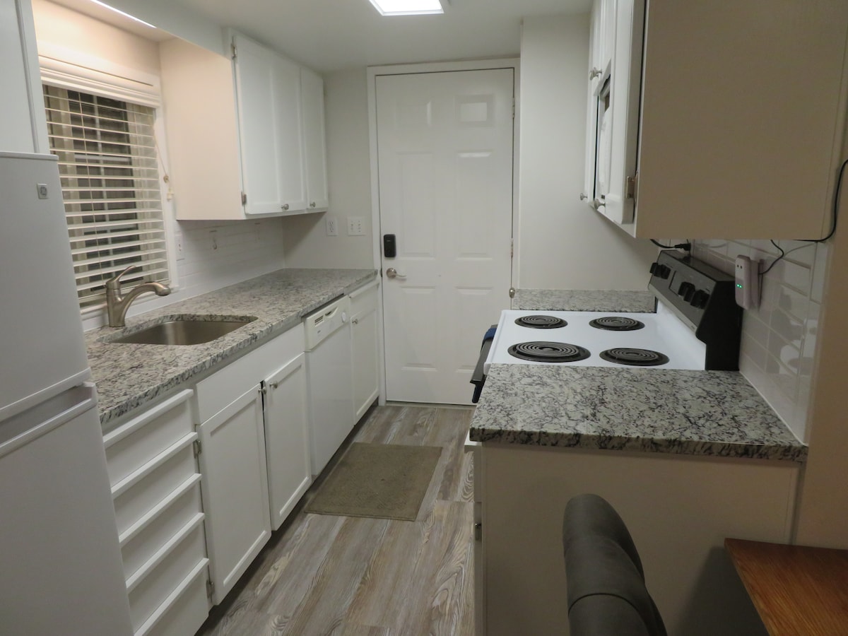 Top performing Airbnb: Cozy Studio, Walk to Downtown Salt Lake City in Capitol Hill