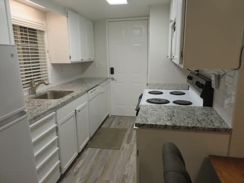 Top performing Airbnb: Cozy Studio, Walk to Downtown Salt Lake City in Capitol Hill