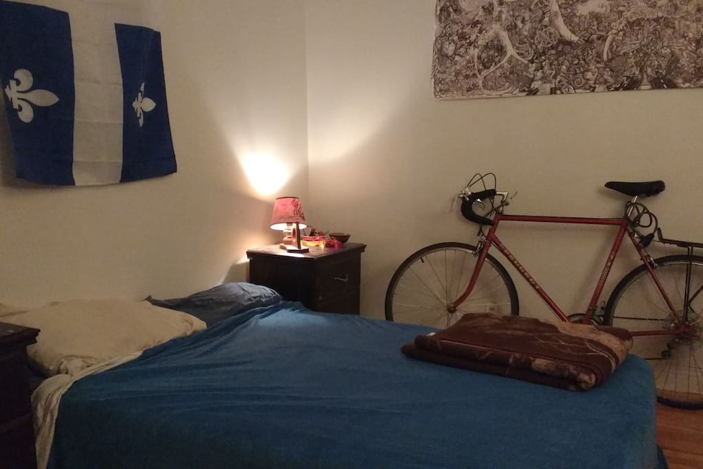 Bedroom - bed / Chambre - lit