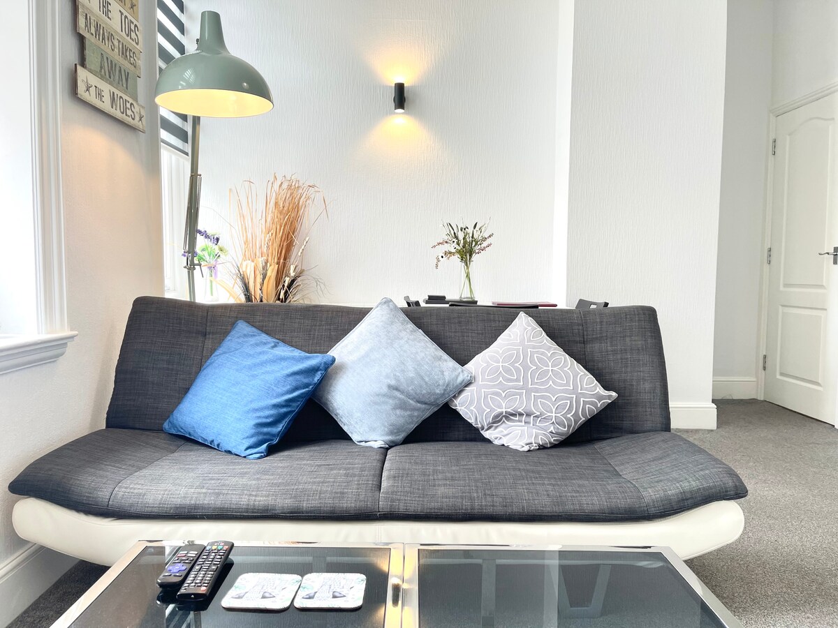 Modern Family Apartment Parking & Gym by Beach Apartments for Rent in