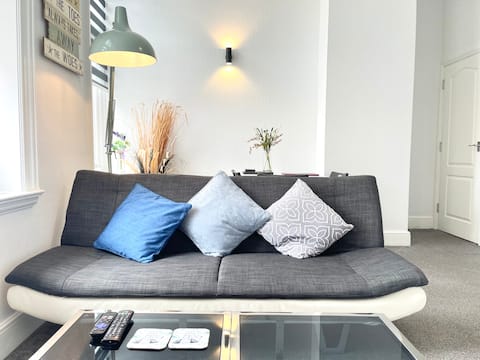 Modern Family Apartment Parking & Gym by Beach