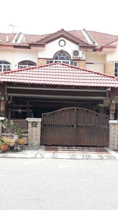 Front Porch - Private Car Park