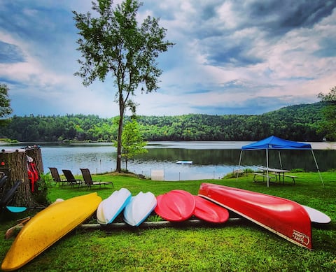 Magical Augur Lake Retreat-Great for Large Groups!