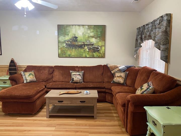 Spacious Woodland Cabin - Kerr Lake - Clarksville, VA