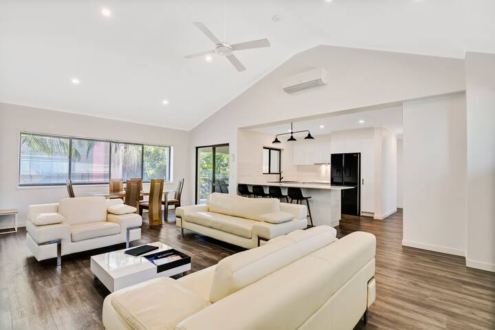 Modern 3 bedroom Gem @ Noosa’s famous Culgoa Point gallery image 4