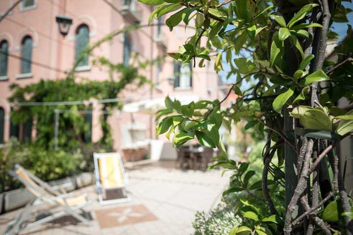 BARBARIA huge TERRACE in Castello!