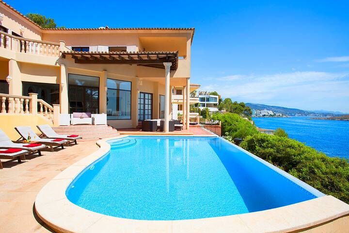 Amazing Large Sea Front Villa Beach 4 minutes gallery image 2