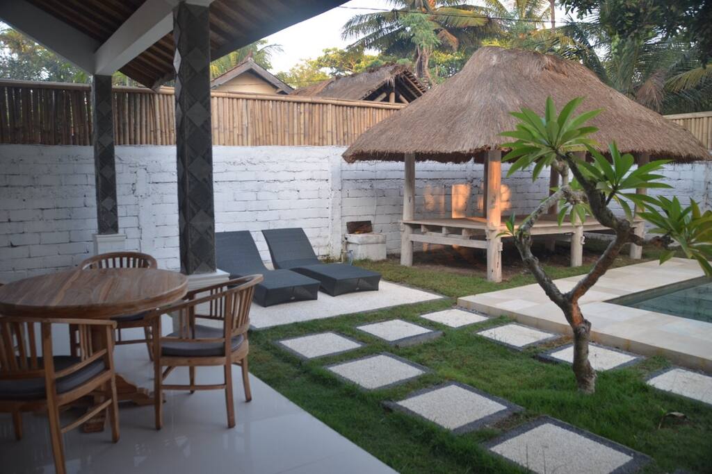 Relax and enjoy fresh coconuts every day by the pool