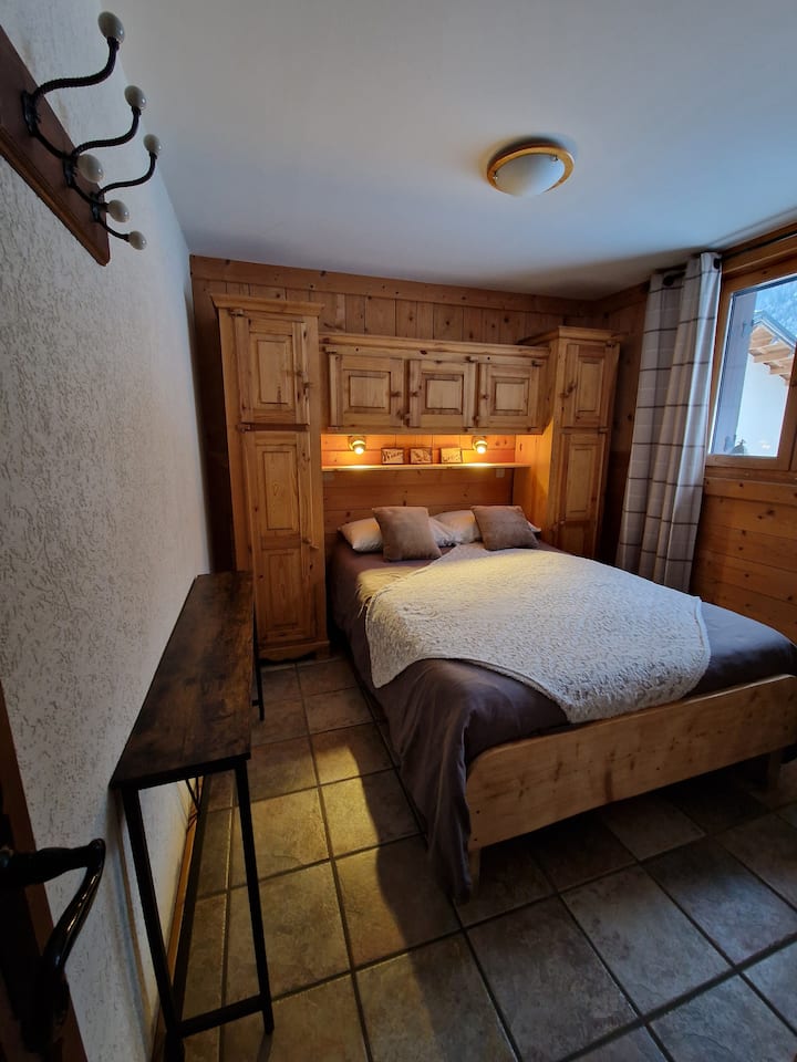 Dhomë gjumi  1 
Krevat 140 x 200
