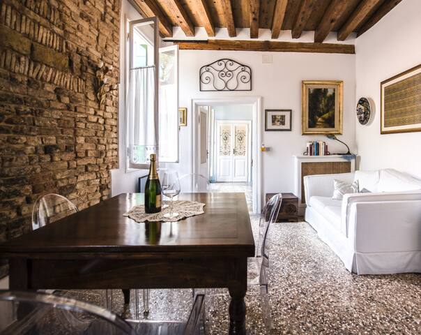 Venice Giardini Biennale Apartment gallery image 4