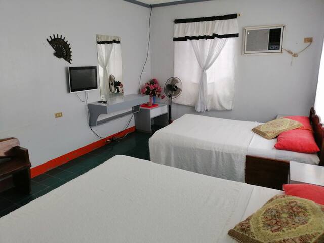 Twinbed Double - Poolside