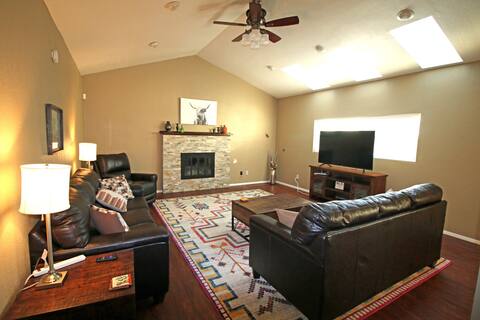 Grand Abode - Beautiful Spacious Home for families