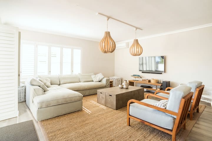 Camps Bay Family Beach home with great views. gallery image 2