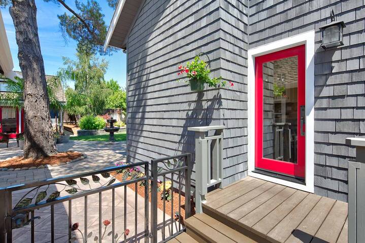 ⭐Luxurious Stunning Resort House Silicon Valley⭐ gallery image 5