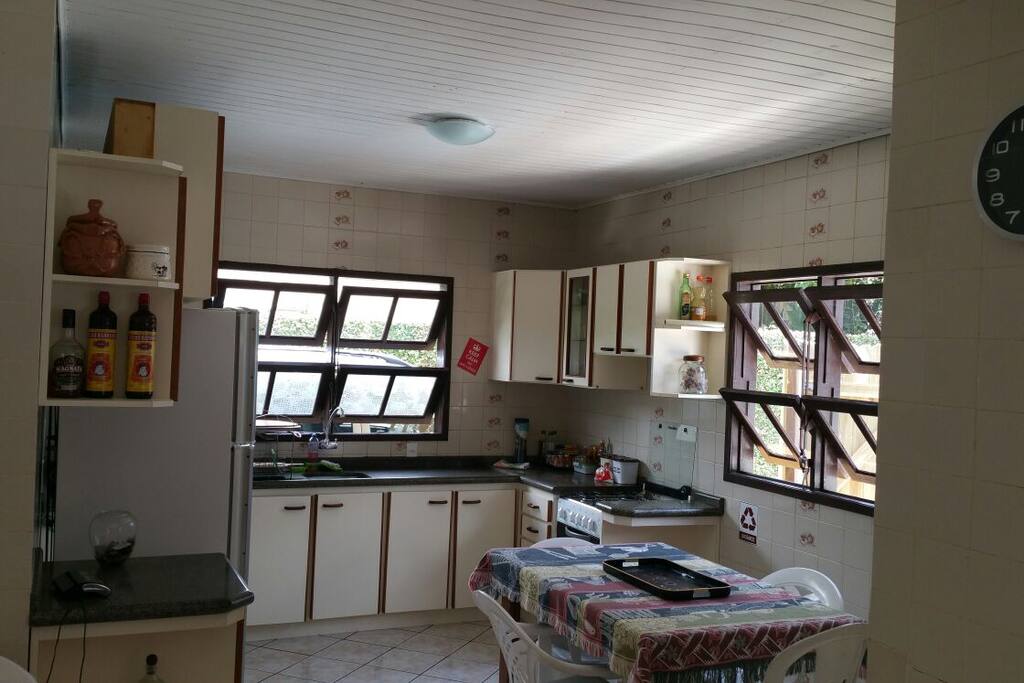 Cozinha ampla e completa
