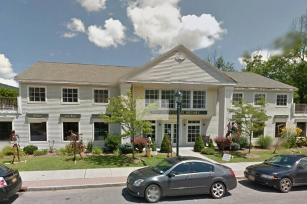 Front of the building, the "Hunter Village Square". This apartment is located in the top left corner of the building.