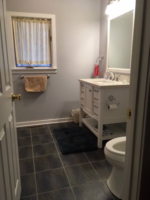 Brand new renovated full bath!