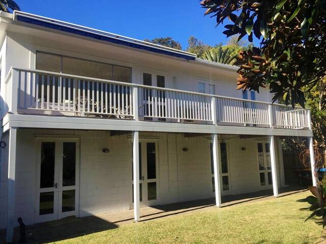 Waratah House- a sun drenched Palm Beach Classic gallery image 2