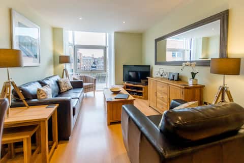 Popular Airbnb listing: City Centre 2 Bed Apt With Free Parking in Fulford