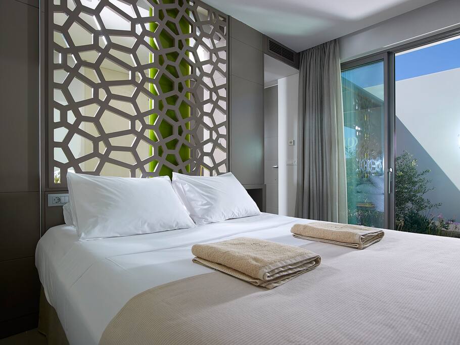 Bedroom with contemporary and intimate design
