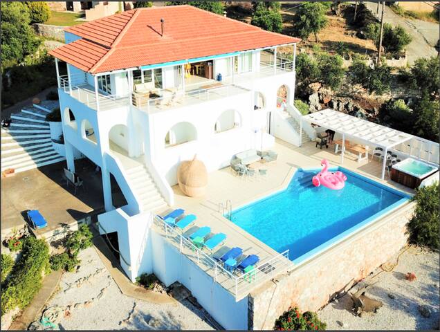 Flying Bull Villa – Sea view – Jacuzzi – Pool gallery image 3