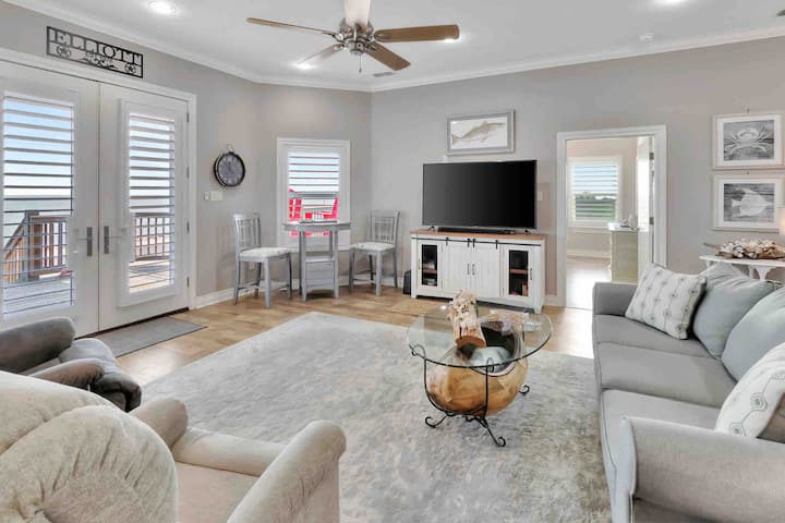 Waterfront Paradise 5br | Fish, Relax & Unwind - Port Lavaca, TX