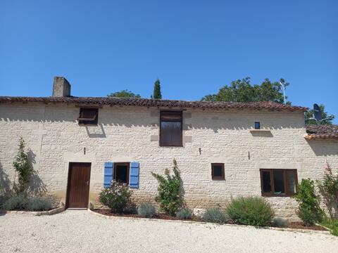Rustic 3 bedroom gite near Chef Boutonne