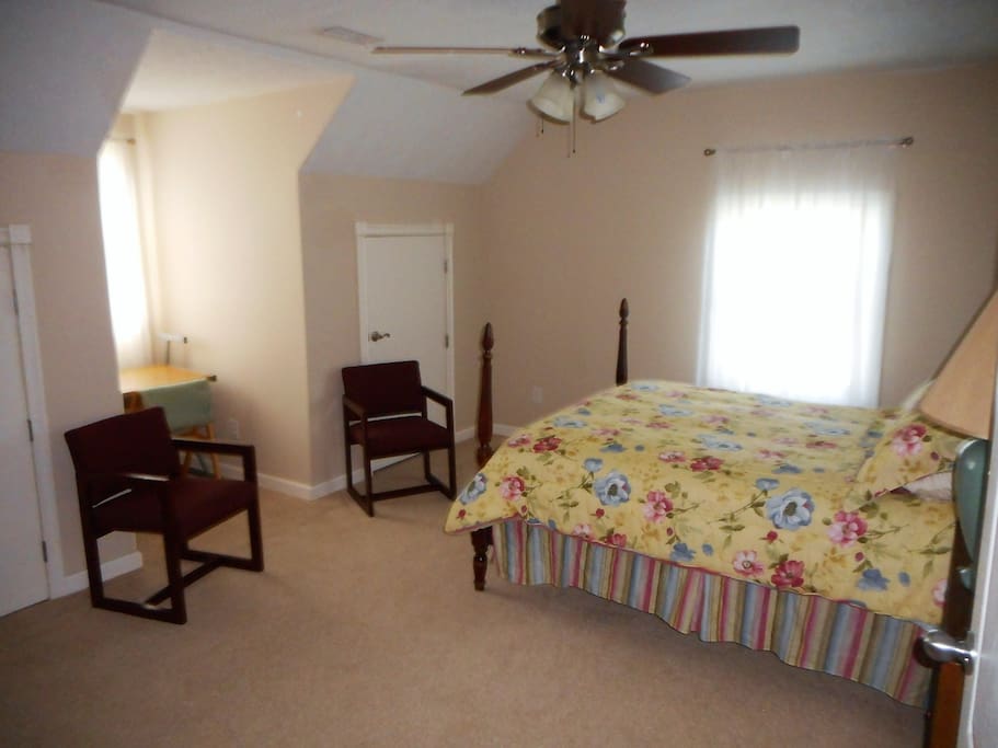 Full Size Bedroom # 1 pic 2