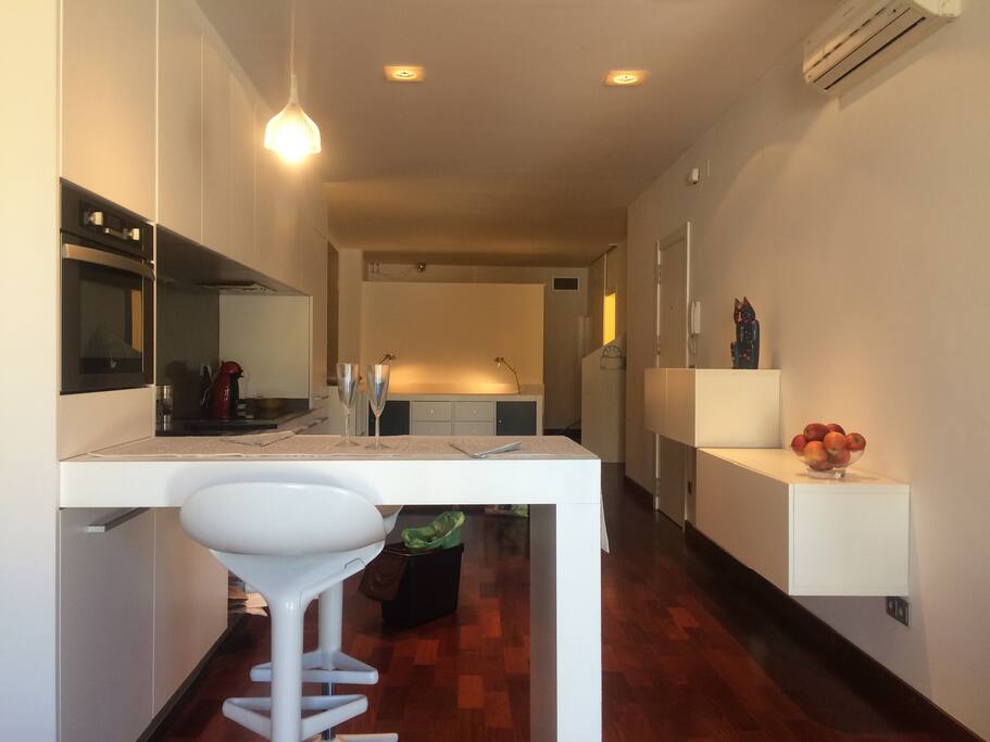 Vista del area salón y dormitorio al fondo