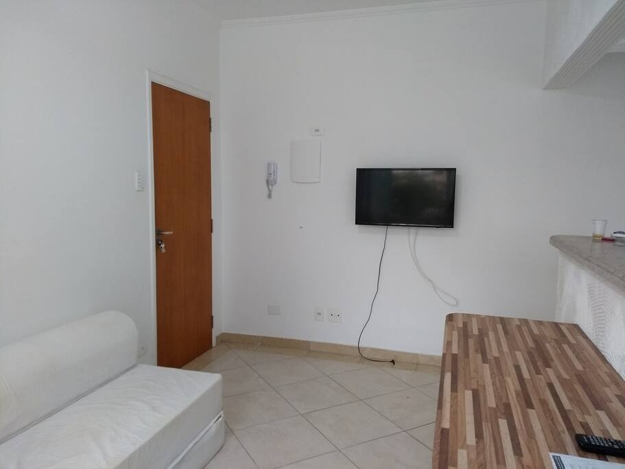 Sala com TV plana
