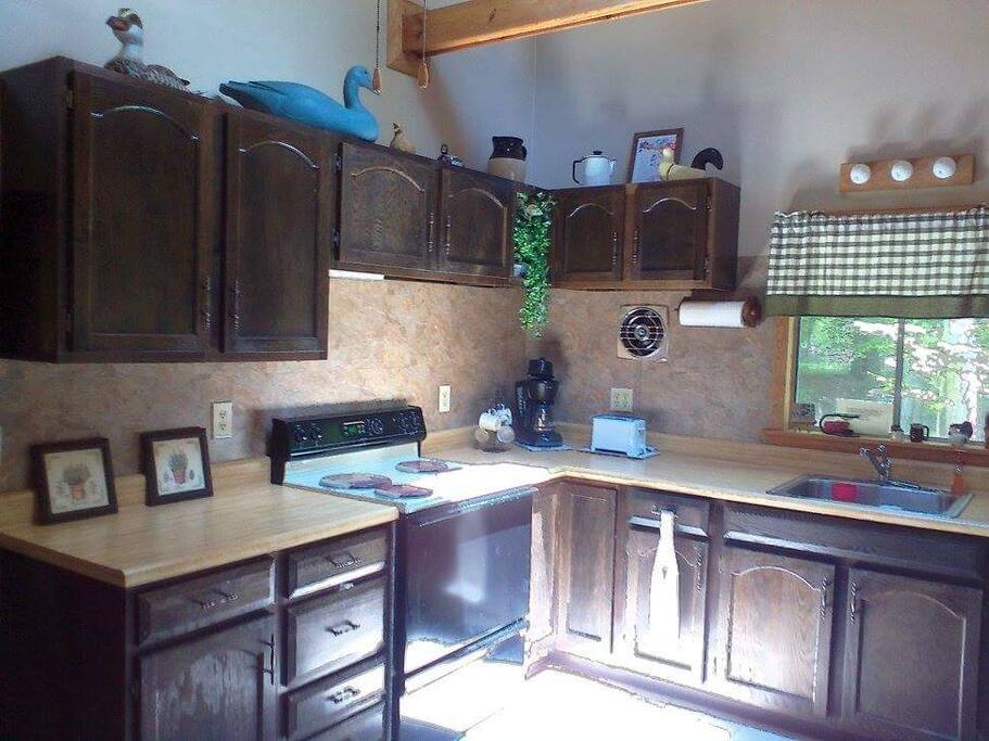 Spacious eat-in kitchen