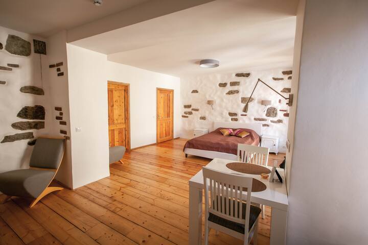 Authentic Medieval Studio in Old Town w/ comfort