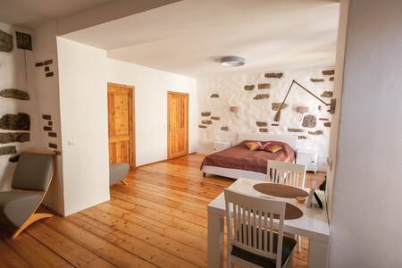 Authentic Medieval Studio in Old Town w/ comfort