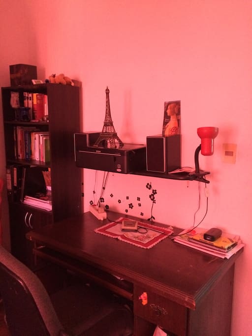 Cuarto con tv Led y aire acondicionado