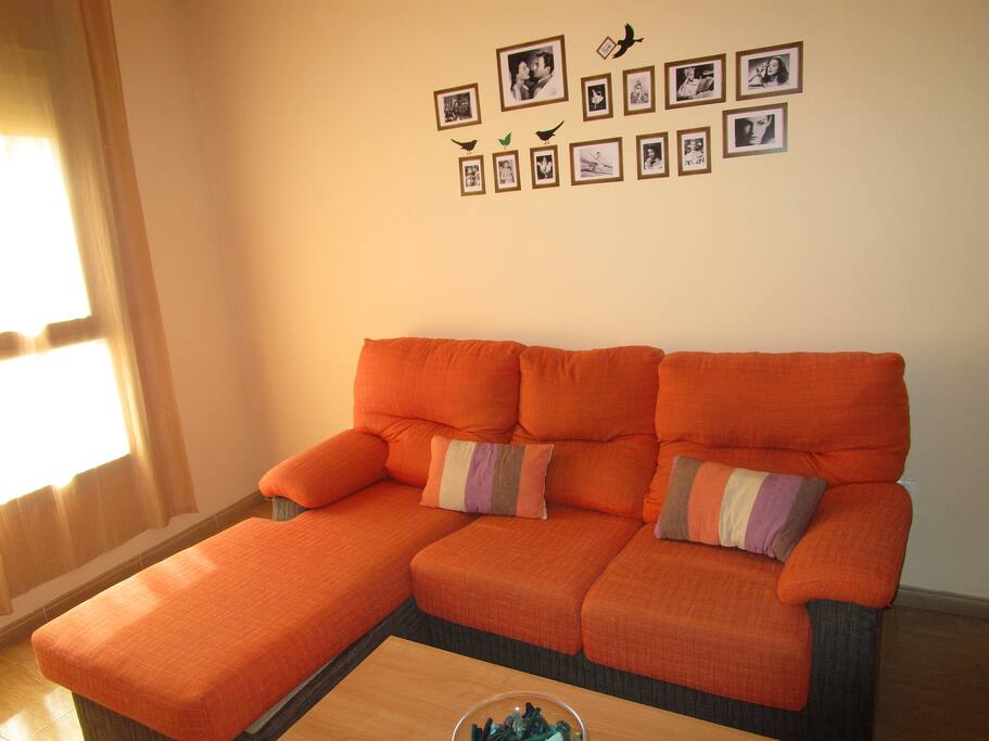 Sofá chaise longue.